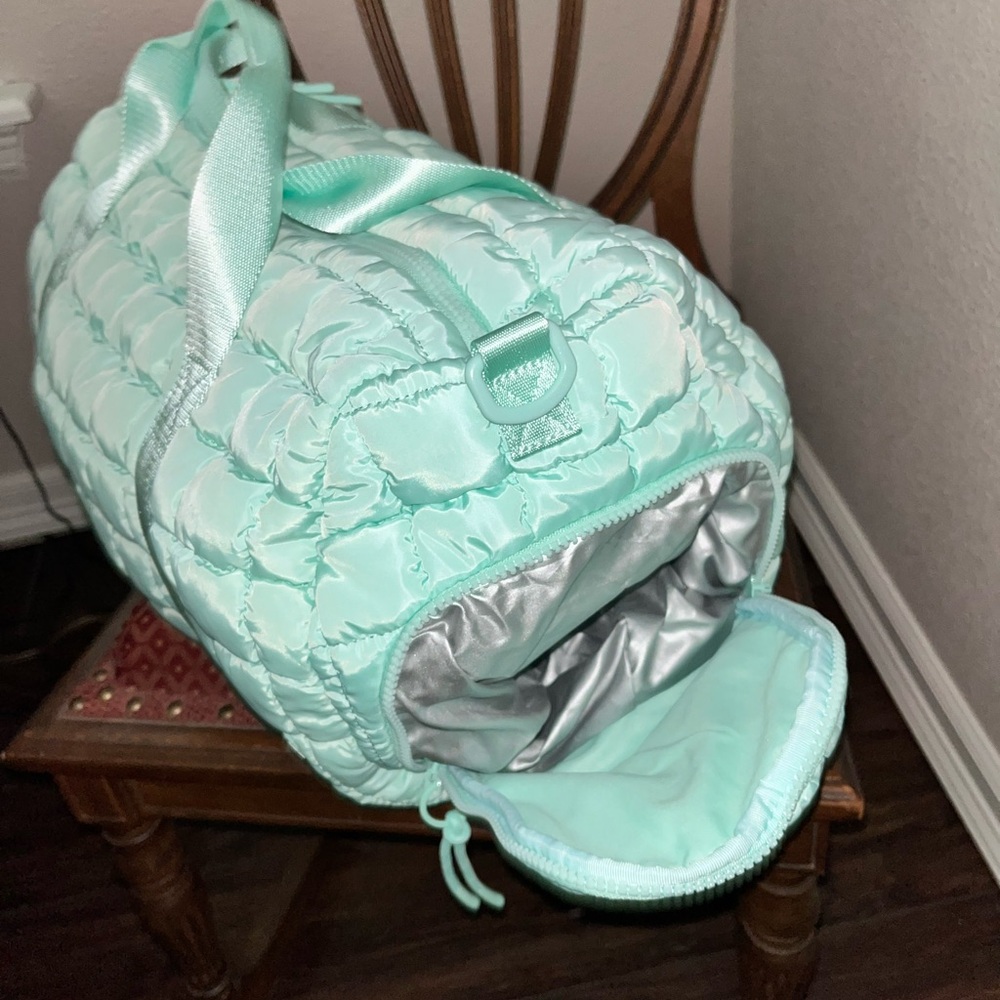 Mint Green Puff Travel Bag Set by Iris & Rainbow - Picture 7 of 11
